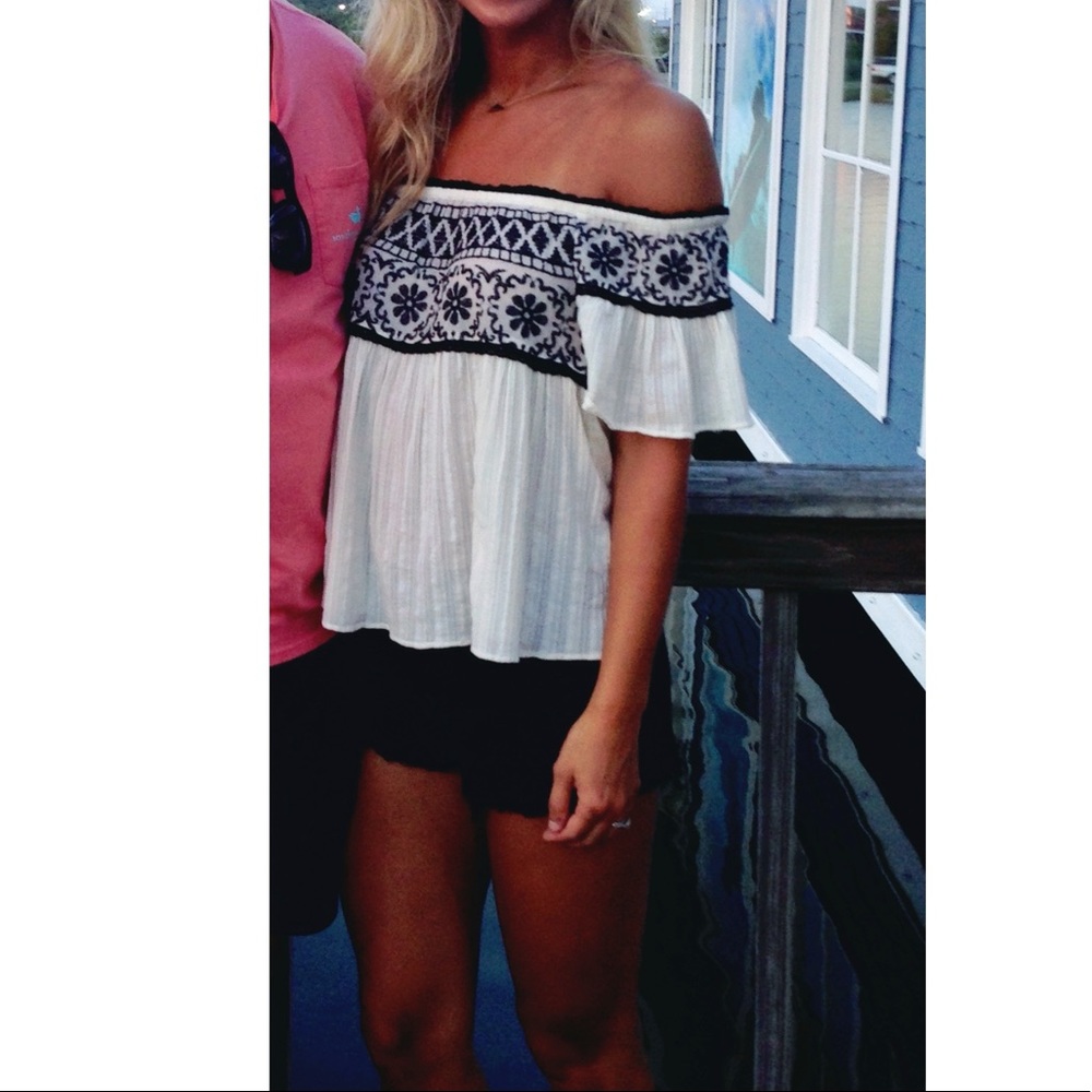 American Eagle off the shoulder embroidered top